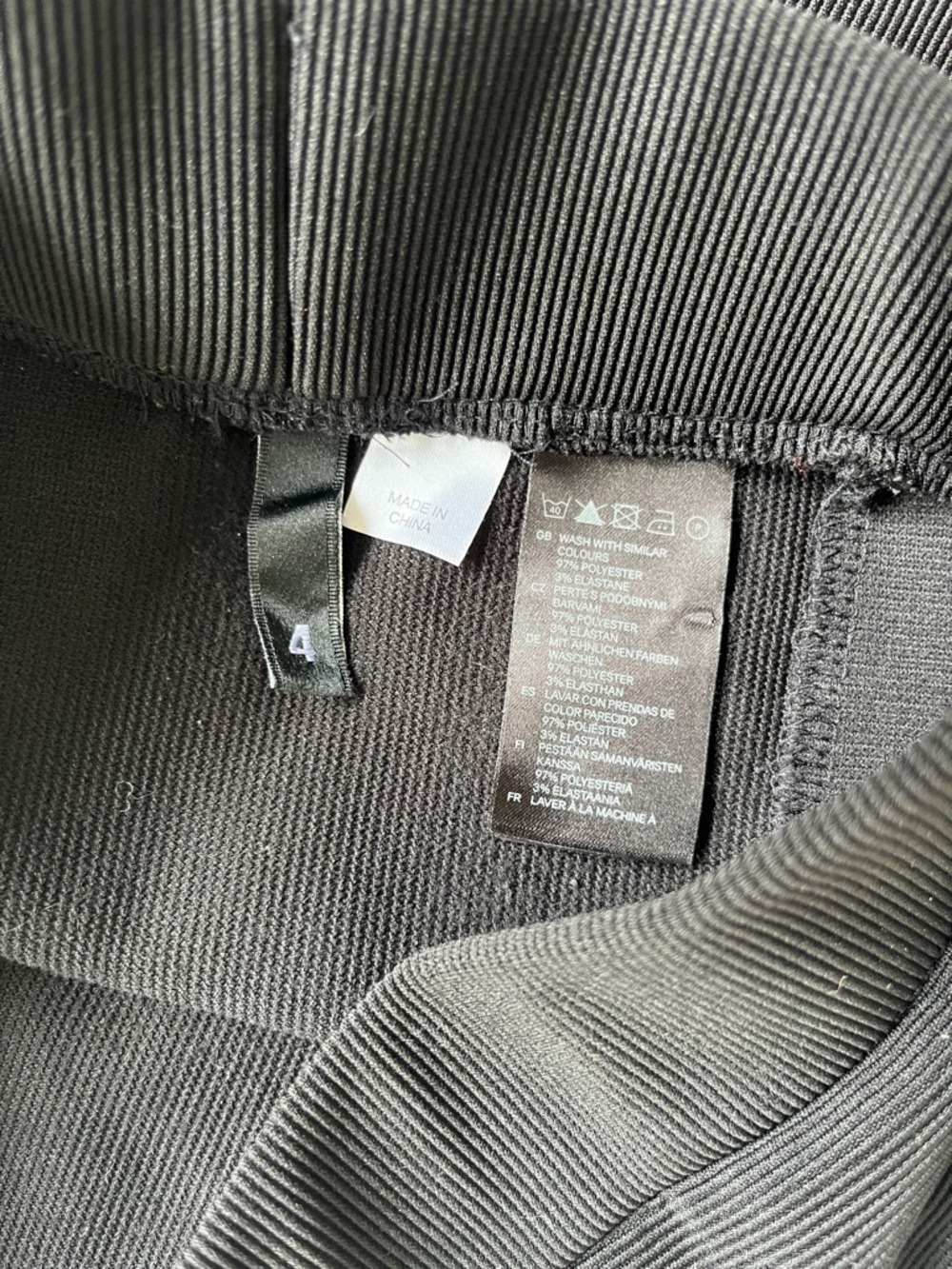 H&M Black Ribbed Panel Mini Skirt - Picture 3 of 3